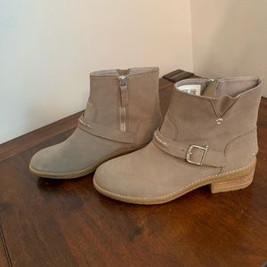 Sperry Women's Seaport Storm Buckle Bootsie Suede Fashion Boot, Tan 6.5